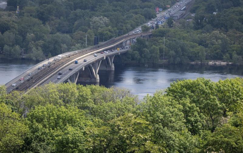 Незважаючи на забруднення річок Десна та Сейм, рівень якості води в Києві залишається на прийнятному рівні, повідомляє Міністерство екології.