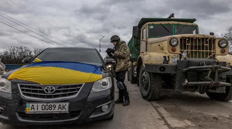 Військовослужбовець має можливість зареєструвати автомобіль на своє ім'я. Аналітики обговорюють питання обліку гуманітарного транспорту.  
3 листопада 2024 року.